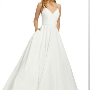 Mac Duggal V Neck Ball Gown / Wedding Dress Size 12